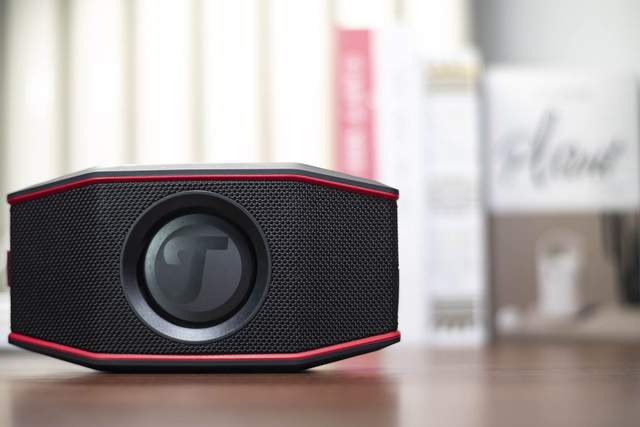 浸在水里都能用的蓝牙音箱！德国品质果然名不虚传，音质也很硬核