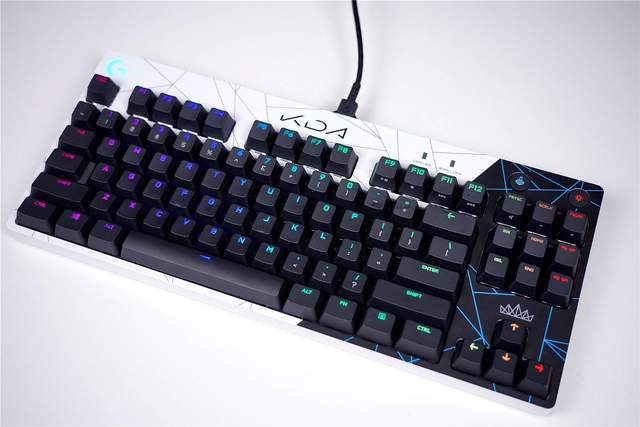 当安钛克FLUX电竞机箱遇到KDA甄选礼盒，会擦出什么样的火花呢？