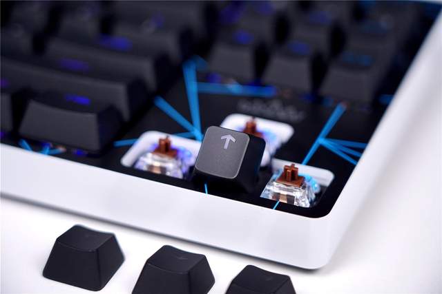 当安钛克FLUX电竞机箱遇到KDA甄选礼盒，会擦出什么样的火花呢？