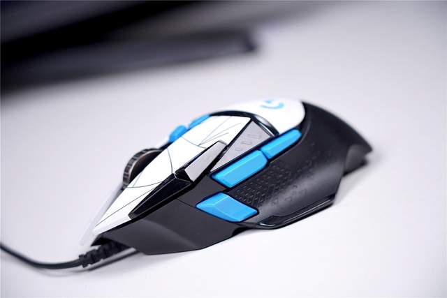 当安钛克FLUX电竞机箱遇到KDA甄选礼盒，会擦出什么样的火花呢？