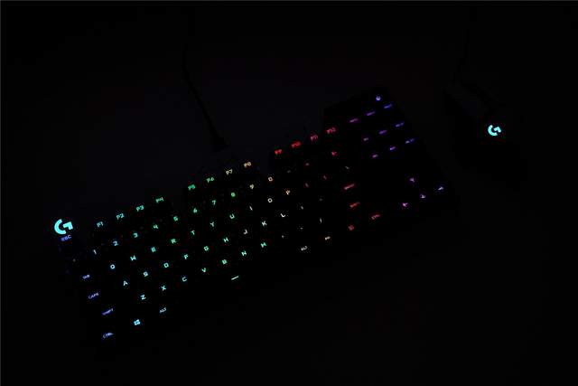 当安钛克FLUX电竞机箱遇到KDA甄选礼盒，会擦出什么样的火花呢？