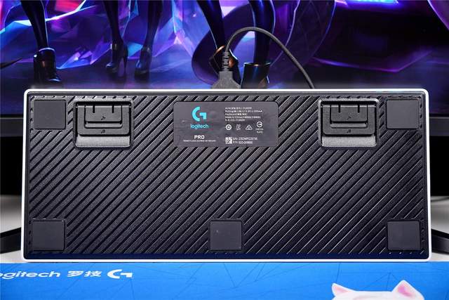 当安钛克FLUX电竞机箱遇到KDA甄选礼盒，会擦出什么样的火花呢？