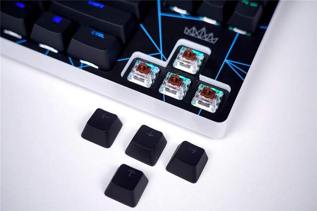 当安钛克FLUX电竞机箱遇到KDA甄选礼盒，会擦出什么样的火花呢？