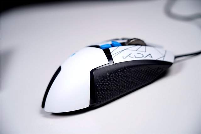 当安钛克FLUX电竞机箱遇到KDA甄选礼盒，会擦出什么样的火花呢？