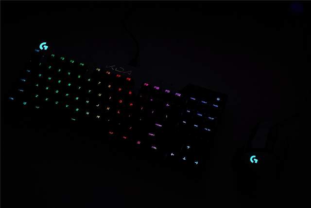 当安钛克FLUX电竞机箱遇到KDA甄选礼盒，会擦出什么样的火花呢？