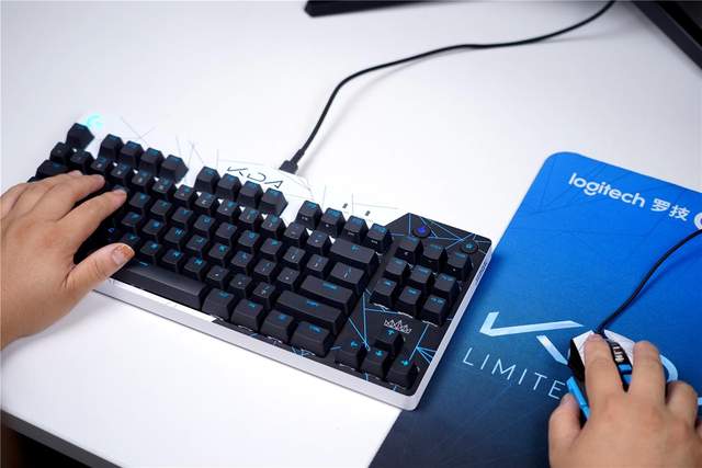 当安钛克FLUX电竞机箱遇到KDA甄选礼盒，会擦出什么样的火花呢？