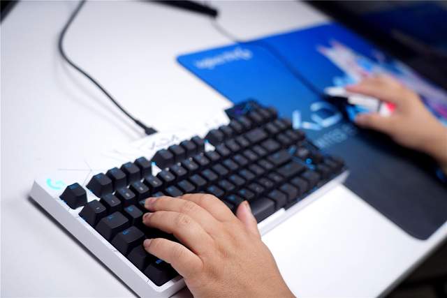 当安钛克FLUX电竞机箱遇到KDA甄选礼盒，会擦出什么样的火花呢？