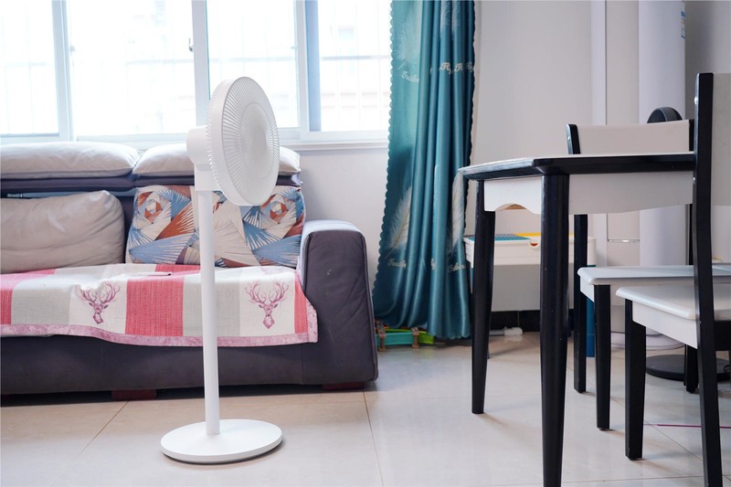 双层扇叶设计，支持小爱同学--米家直流变频循环落地扇电池版分享。