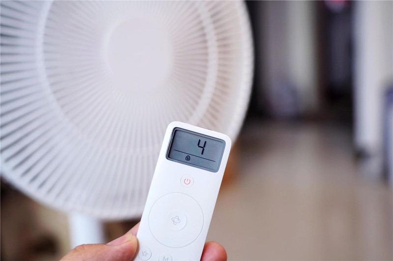 双层扇叶设计，支持小爱同学--米家直流变频循环落地扇电池版分享。