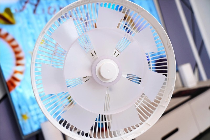 双层扇叶设计，支持小爱同学--米家直流变频循环落地扇电池版分享。