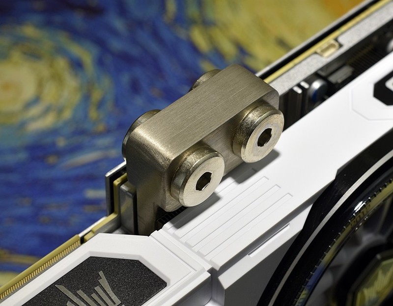 收衣服辣..不对.开箱辣 影驰GeForce RTX2080Ti名人堂10周年纪念版 过手即拥有