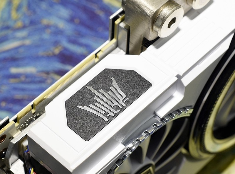 收衣服辣..不对.开箱辣 影驰GeForce RTX2080Ti名人堂10周年纪念版 过手即拥有