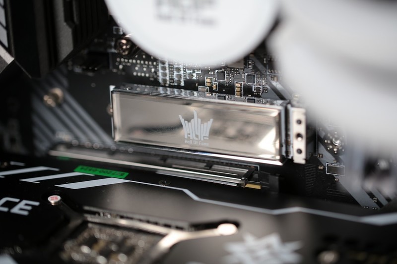 不务正业还是大胆创新？为了主机RGB灯效，连一体水冷管都不放过