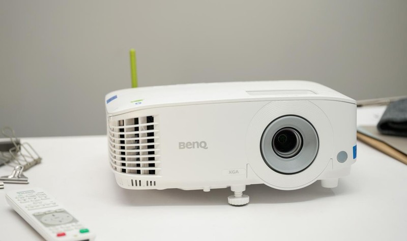 比简报人更懂会议的投影仪：明基E520智能办公投影仪评测