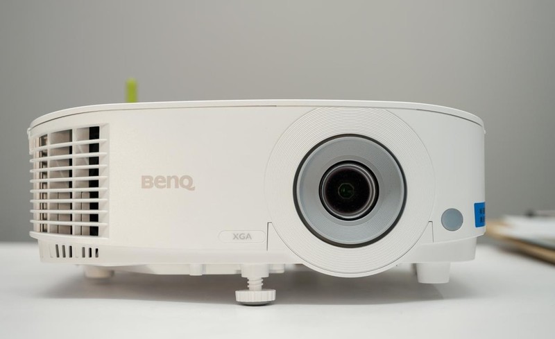 比简报人更懂会议的投影仪：明基E520智能办公投影仪评测