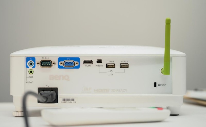 比简报人更懂会议的投影仪：明基E520智能办公投影仪评测