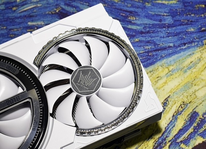 收衣服辣..不对.开箱辣 影驰GeForce RTX2080Ti名人堂10周年纪念版 过手即拥有