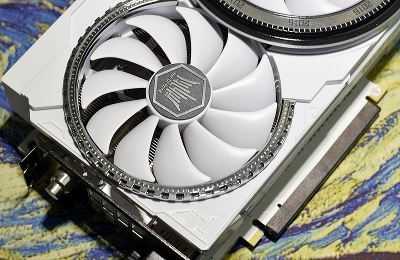 收衣服辣..不对.开箱辣 影驰GeForce RTX2080Ti名人堂10周年纪念版 过手即拥有