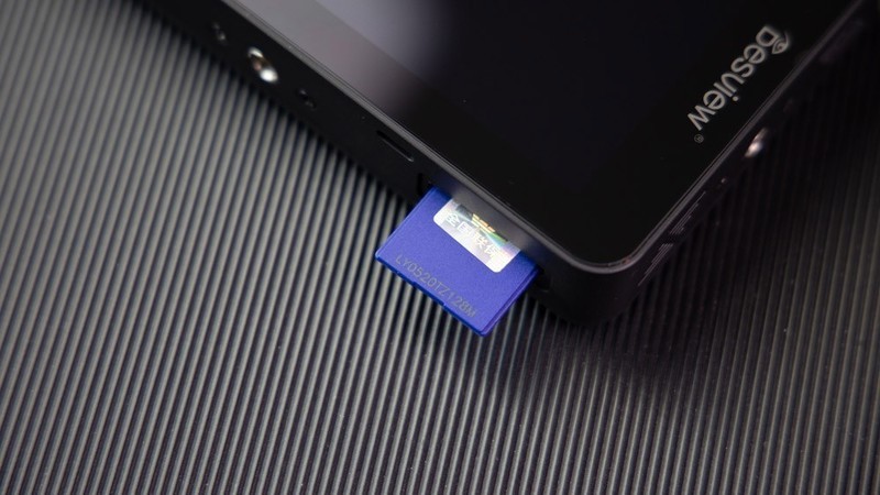 让单反显示更清晰，百视悦R6便携监视器体验