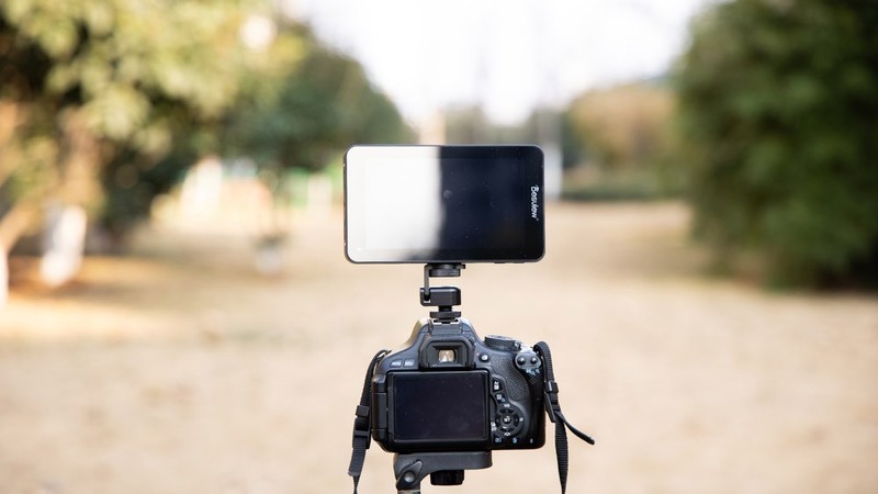 让单反显示更清晰，百视悦R6便携监视器体验