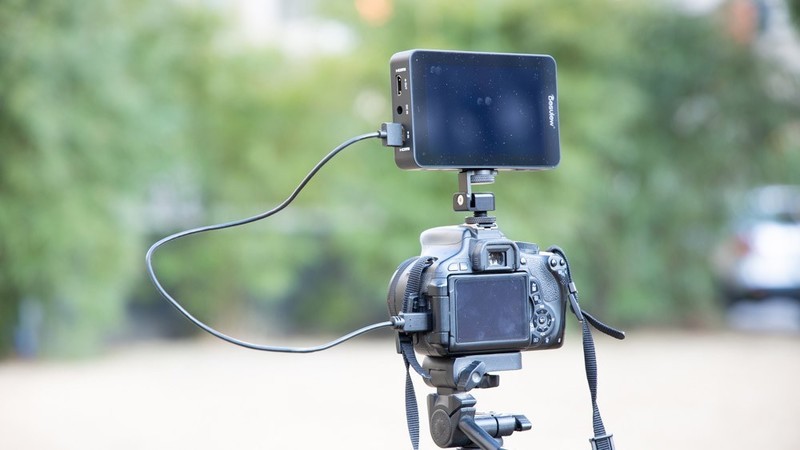 让单反显示更清晰，百视悦R6便携监视器体验