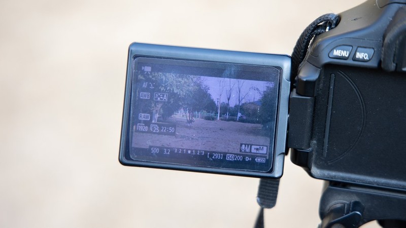 让单反显示更清晰，百视悦R6便携监视器体验