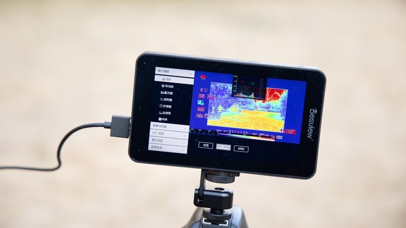 让单反显示更清晰，百视悦R6便携监视器体验