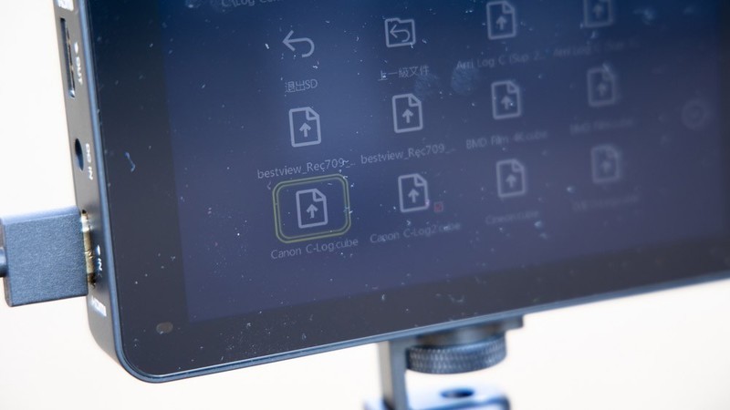 让单反显示更清晰，百视悦R6便携监视器体验