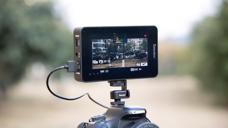 让单反显示更清晰，百视悦R6便携监视器体验