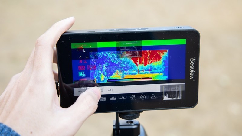 让单反显示更清晰，百视悦R6便携监视器体验