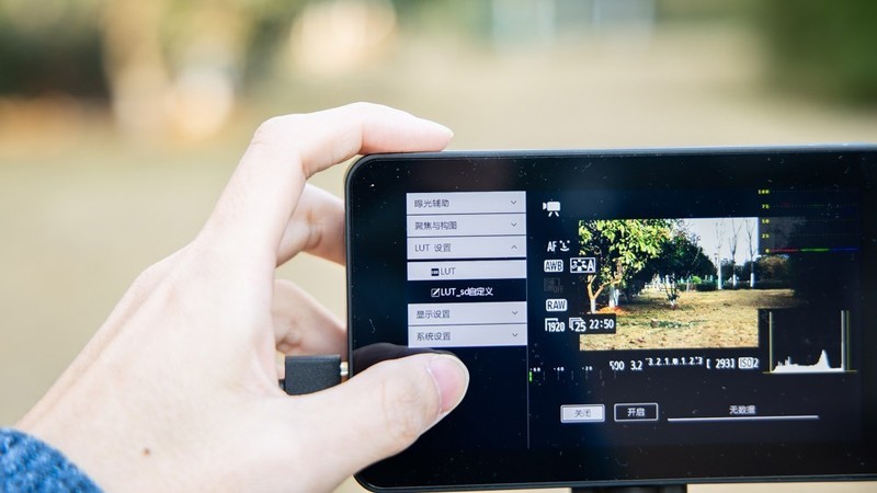 让单反显示更清晰，百视悦R6便携监视器体验