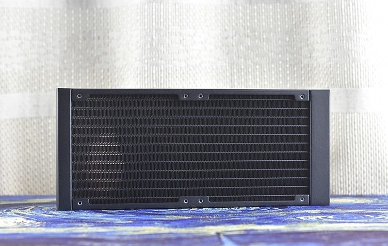 炽热的夏天 让酷冷至尊海魔240水冷 给你的电脑降降温