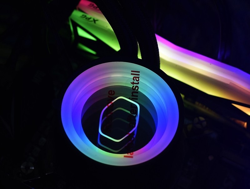 炽热的夏天 让酷冷至尊海魔240水冷 给你的电脑降降温