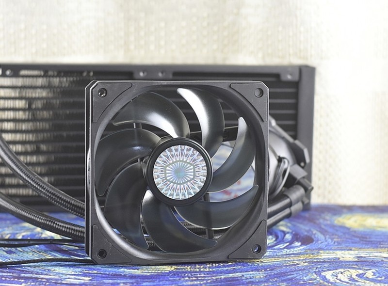 炽热的夏天 让酷冷至尊海魔240水冷 给你的电脑降降温