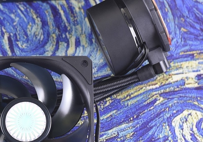 炽热的夏天 让酷冷至尊海魔240水冷 给你的电脑降降温