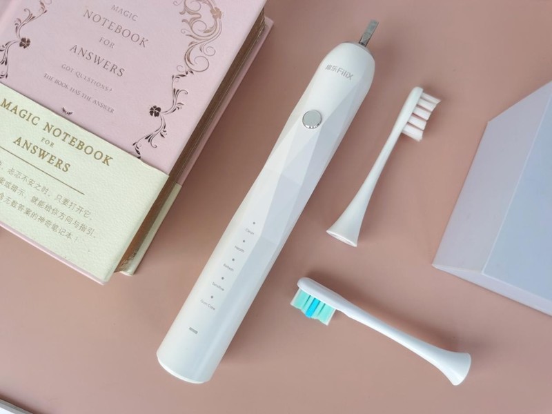 最好用的电动牙刷推荐：个护小梅亲测不伤牙扉乐电动牙刷！