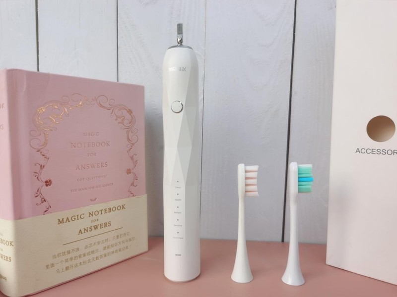 最好用的电动牙刷推荐：个护小梅亲测不伤牙扉乐电动牙刷！