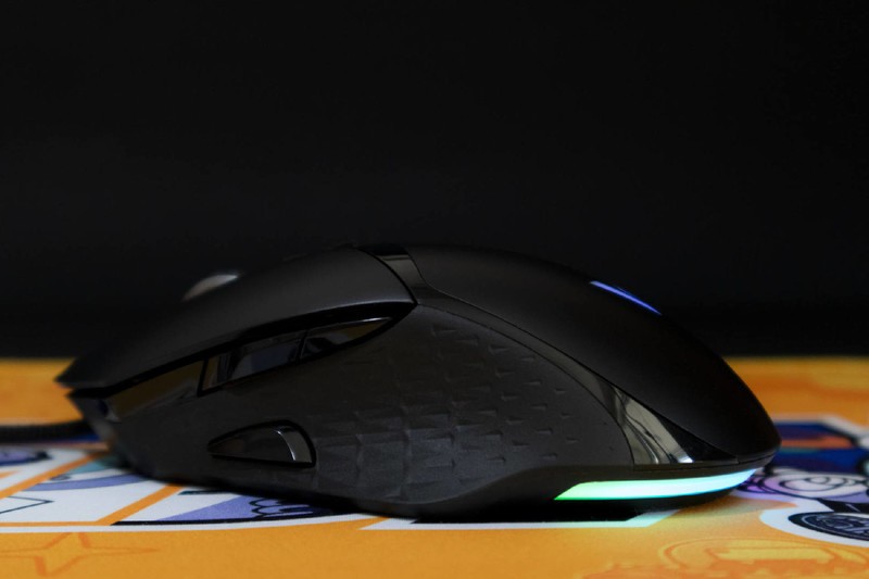 百元高性能新选择——雷柏VT30幻彩RGB游戏鼠标