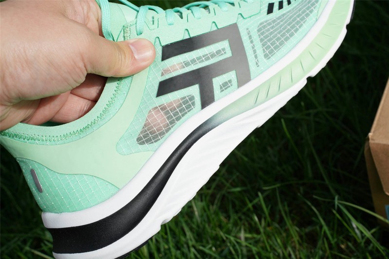 支持国货入手小米有品FREETIE轻云跑鞋，缓震能否抗衡阿迪耐克？