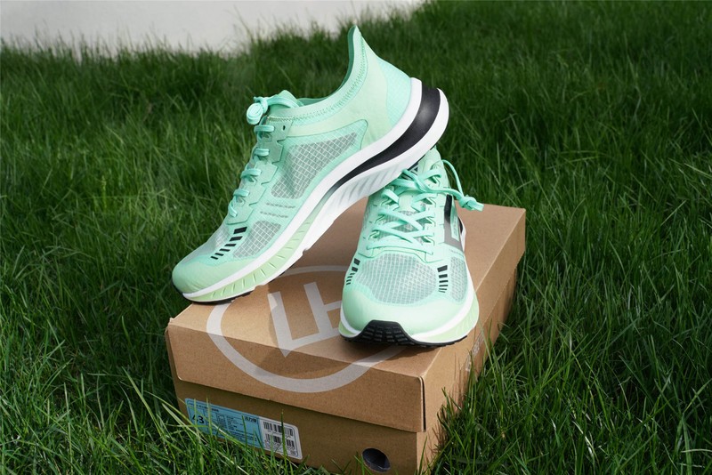 支持国货入手小米有品FREETIE轻云跑鞋，缓震能否抗衡阿迪耐克？