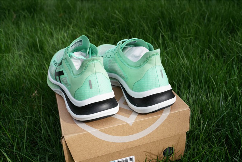 支持国货入手小米有品FREETIE轻云跑鞋，缓震能否抗衡阿迪耐克？