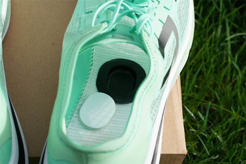 支持国货入手小米有品FREETIE轻云跑鞋，缓震能否抗衡阿迪耐克？