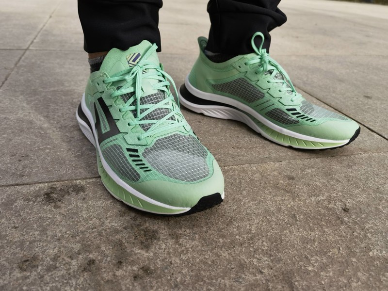 支持国货入手小米有品FREETIE轻云跑鞋，缓震能否抗衡阿迪耐克？