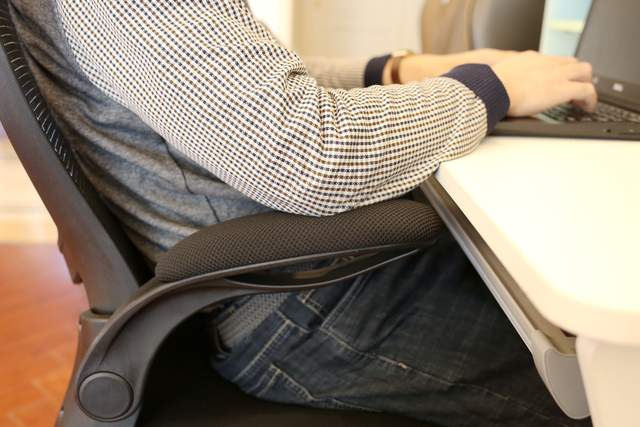 顶住腰椎，稳住PP，它是你最好的伴侣