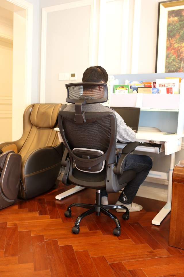 顶住腰椎，稳住PP，它是你最好的伴侣