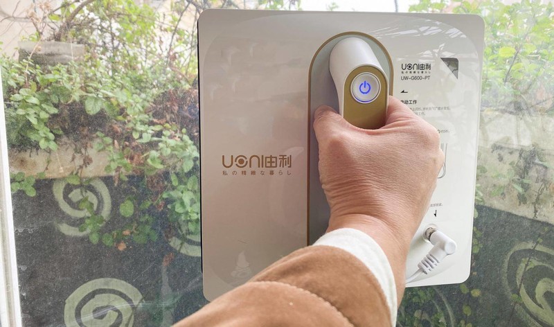 十年未擦窗，一朝自动净，UONI由利自动擦窗机器人使用分享