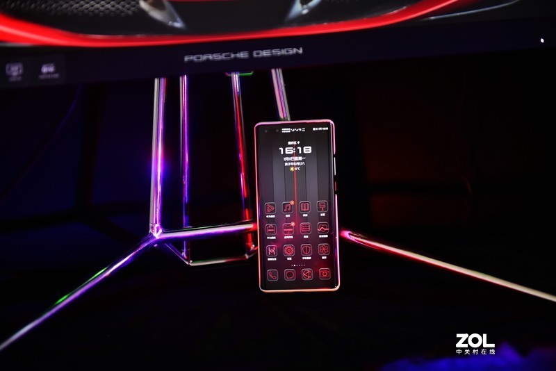 刻氪金玩家新趣味？AGON爱攻保时捷设计联名款PD27享受体验！