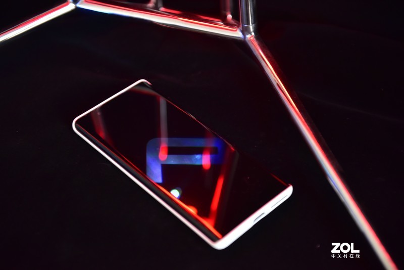 刻氪金玩家新趣味？AGON爱攻保时捷设计联名款PD27享受体验！