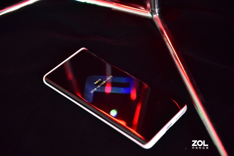 刻氪金玩家新趣味？AGON爱攻保时捷设计联名款PD27享受体验！