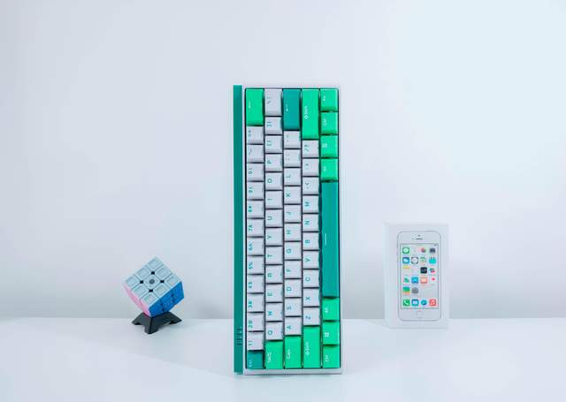 人生总得有点绿，杜伽K330W机械键盘评测：全新晶轴+续航翻8倍